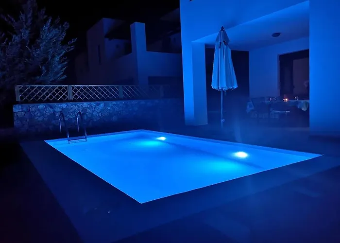 3 Bed In Village ラルドス