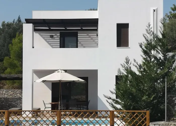 3 Bed In Village 別荘